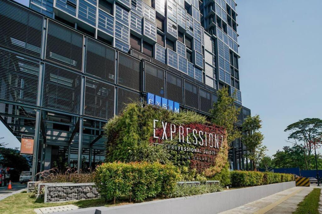 Expressionz Professional Pangsapuri