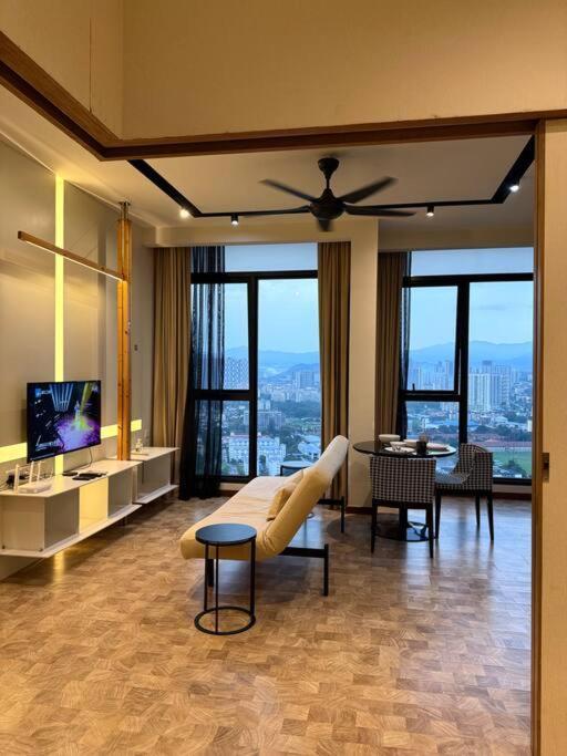 Expressionz Professional Apartment